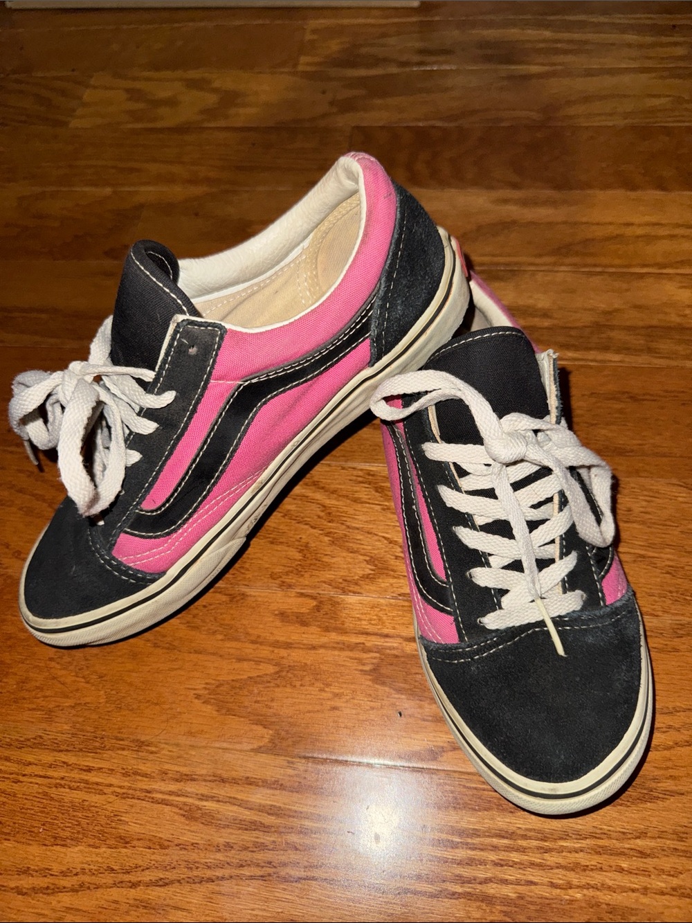 Vans Hot Pink/ Black Low-Top Old Skool Skate Sneakers Size 8.5 Ladies